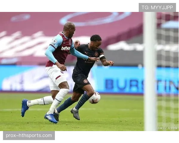 埃托奥高位逼抢为何能更高效撕开防线？对比同期锋线的表现优势解析