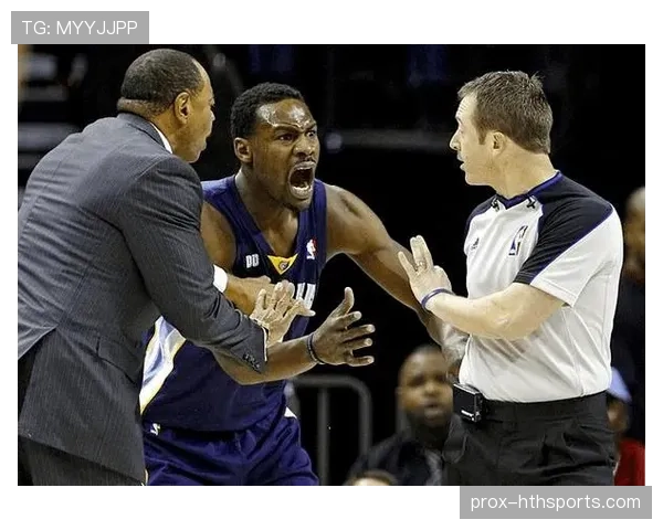 裁判手势规则是什么意思？详解NBA与FIBA常见判罚手势标准及适用场景
